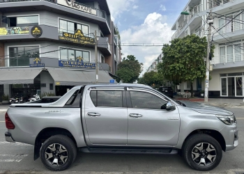 TOYOTA_HiLUX 2.8 số Tự động AT Máy Dầu , 2 Cầu 4X4 Xe Nhập Thái Lan , Màu Xám Bạc , HQCN Đăng kiểm 2018 Đăng ký 12/2018 chính chủ