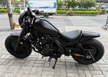 Honda_Rebel_500 HQCN chính chủ màu đen date 2019 chính chủ, xe đẹp gắn thêm đồ chơi xịn.