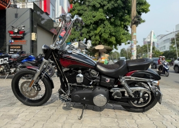 Harley_Dyna_streetbob 96ci 1584cc HQCN chính chủ màu đen date 2011 chính chủ, xe đẹp gắn thêm đồ chơi xịn.