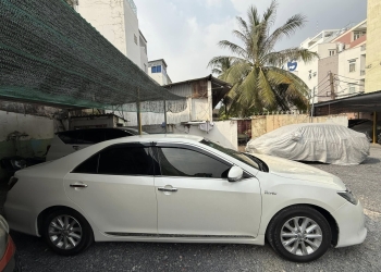 TOYOTA Camry 2.0E AT Máy Xăng , Odo 61,000 km sx 2016